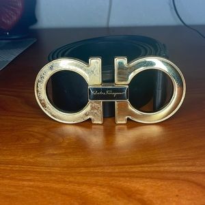 Black and gold Salvatore Ferragamo belt